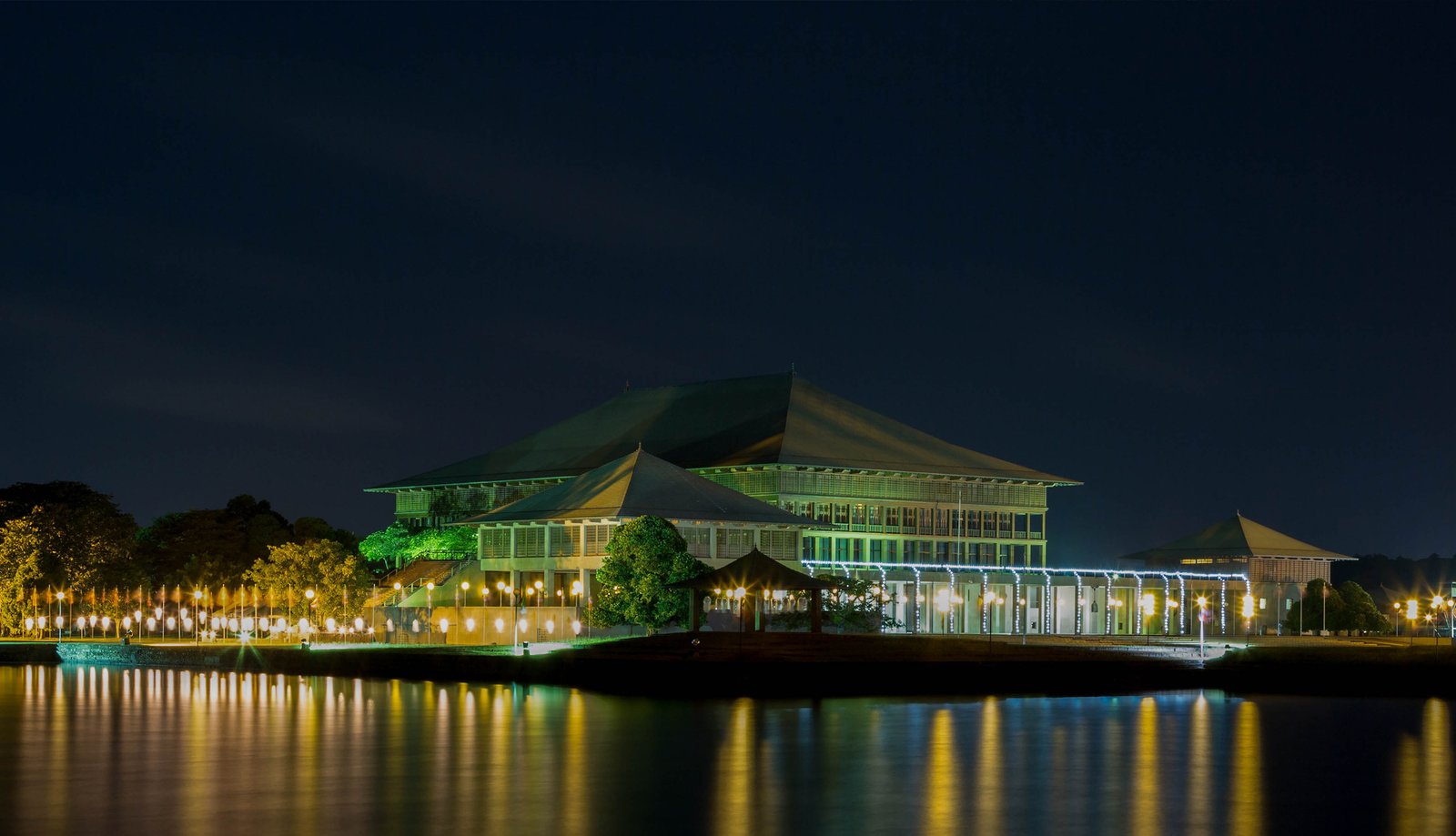 இலங்கை அரசியலில் குவியும் “கூட்டணிகள்”!